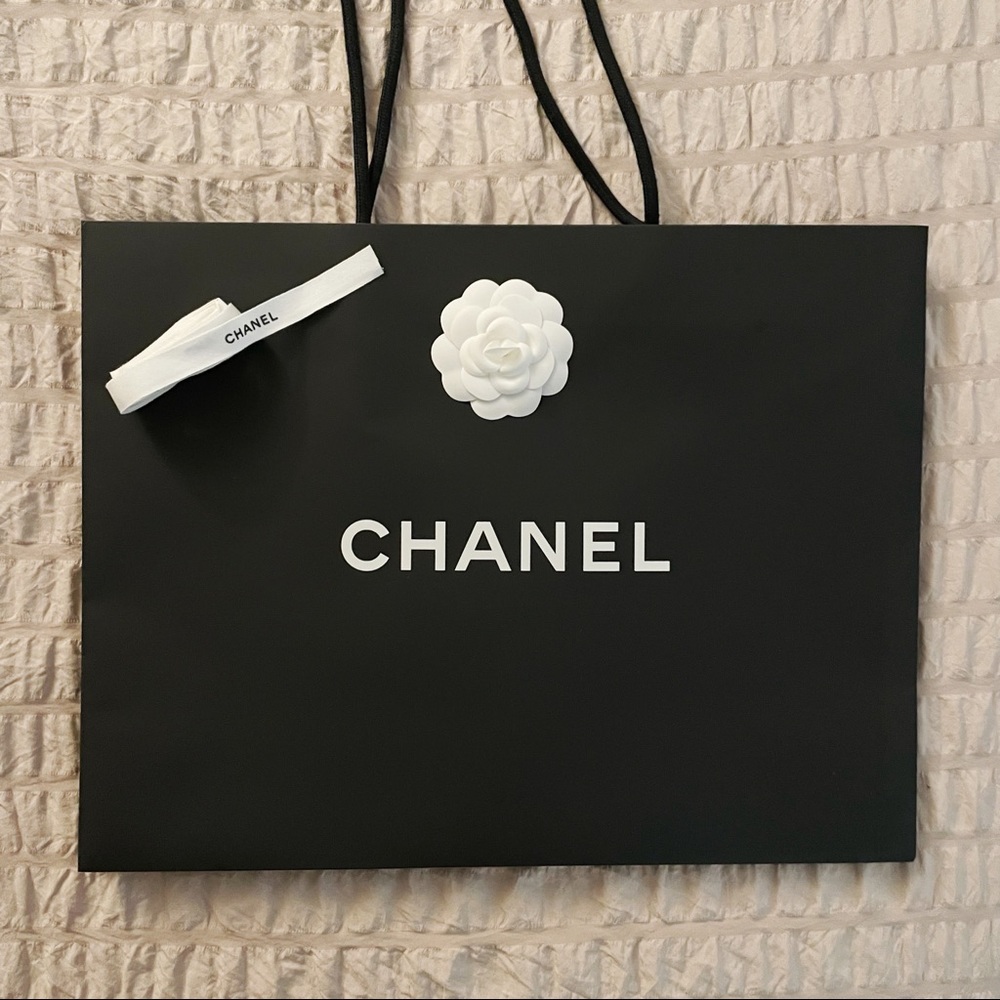 [CHANEL] Large Paper Shopping Bag with Ribbon